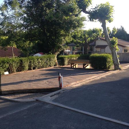 Camping Le Ruisseau Saint-André-de-Seignaux Buitenkant foto