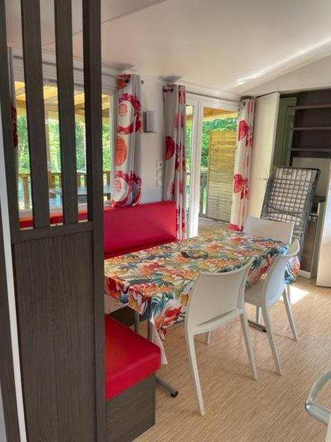 Camping Le Ruisseau Saint-André-de-Seignaux Buitenkant foto