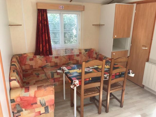 Camping Le Ruisseau Saint-André-de-Seignaux Buitenkant foto
