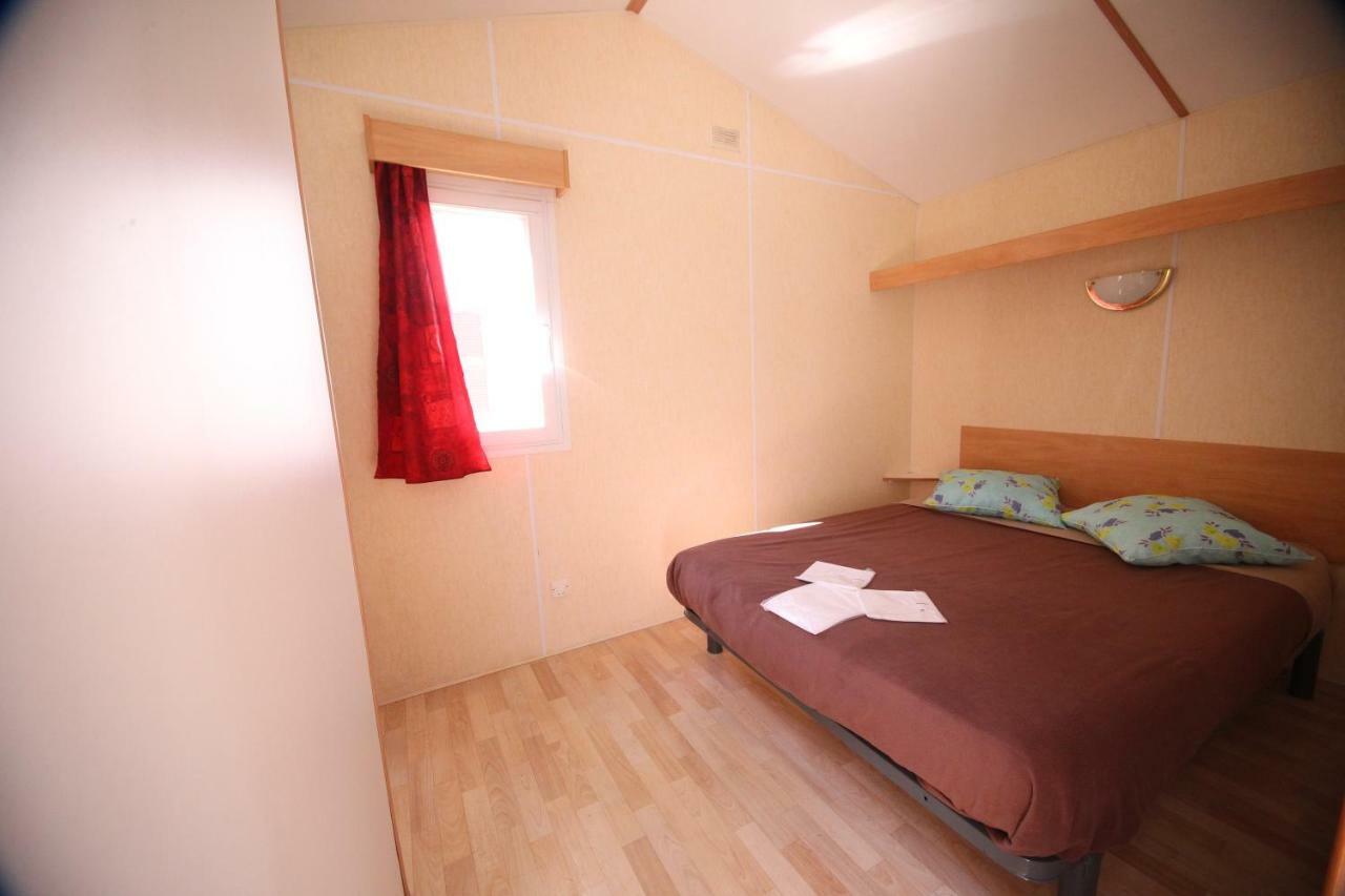 Camping Le Ruisseau Saint-André-de-Seignaux Buitenkant foto